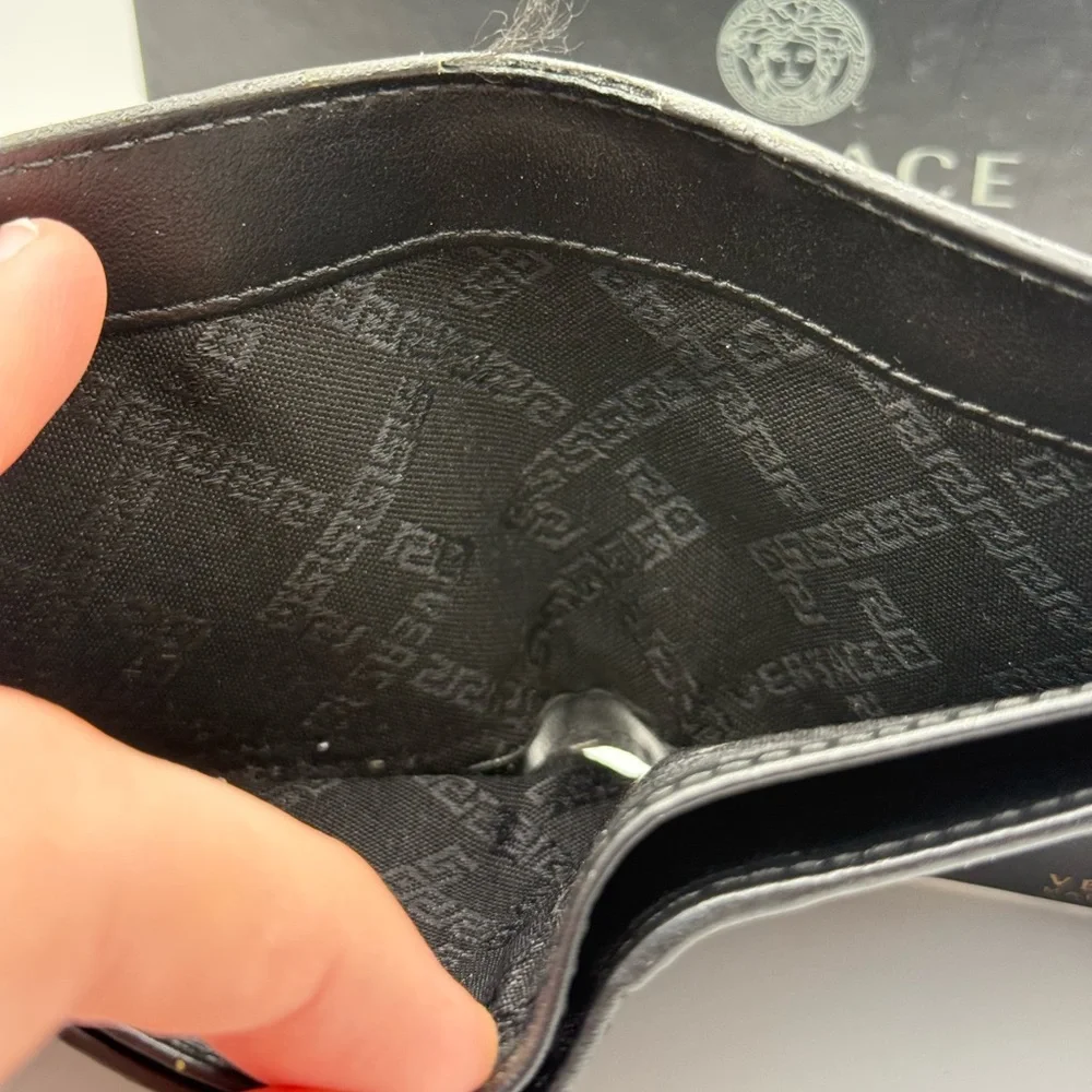 Versace Black Embossed Medusa Bifold Wallet - Picture 4 of 9